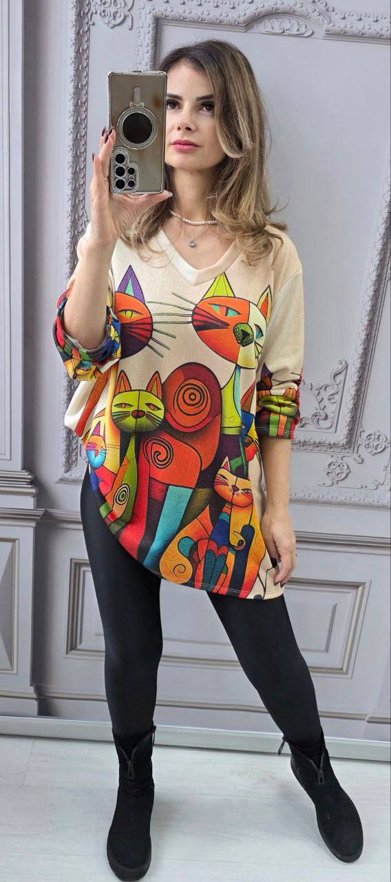 Bluza vatuita cu imprimeu si sclipici Fantasy