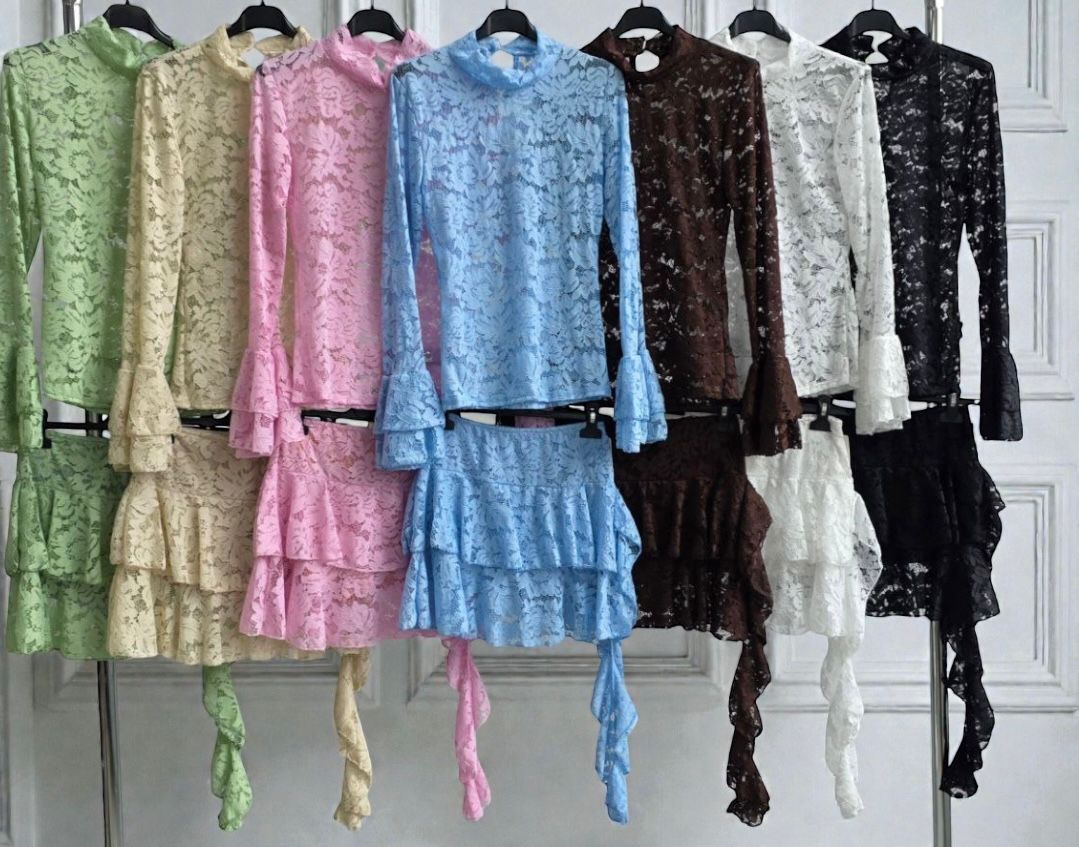 Compleu din dantela (top+fusta cu pantaloni) Isis