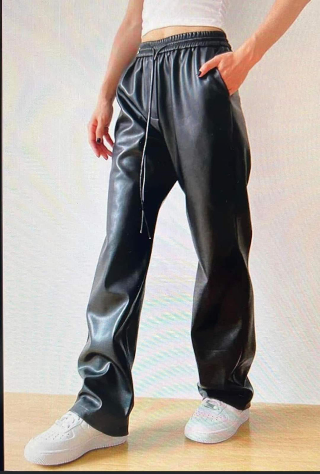 Serie 6 pantaloni drepti din piele ecologica Carina