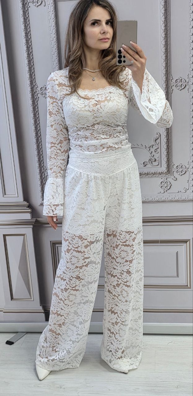 Compleu din dantela Paris
