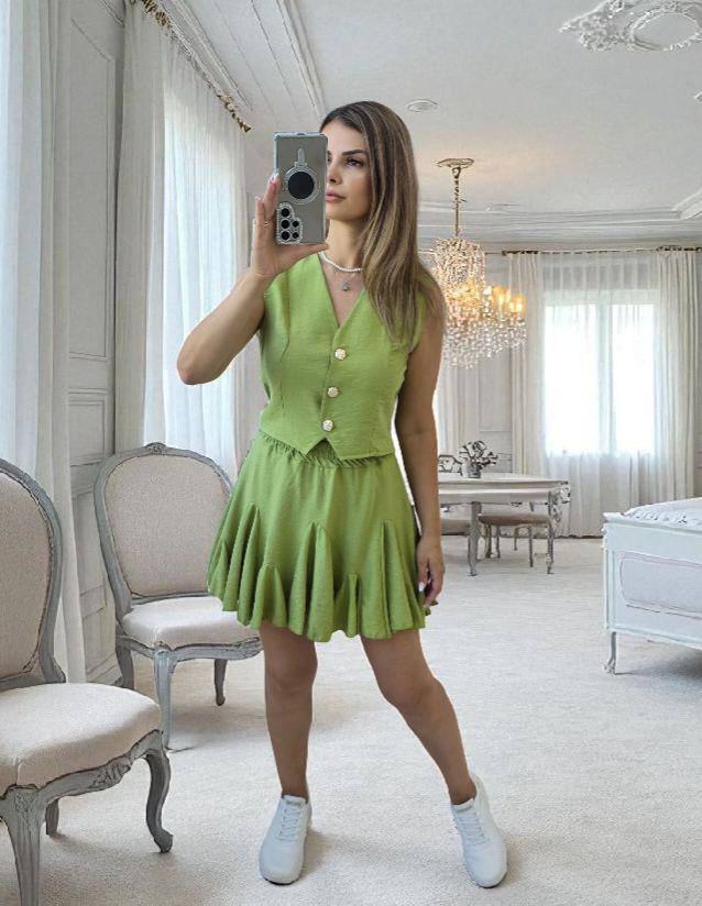 Compleu: vesta si fusta cu pantaloni scurti pe dedesubt Mirabela