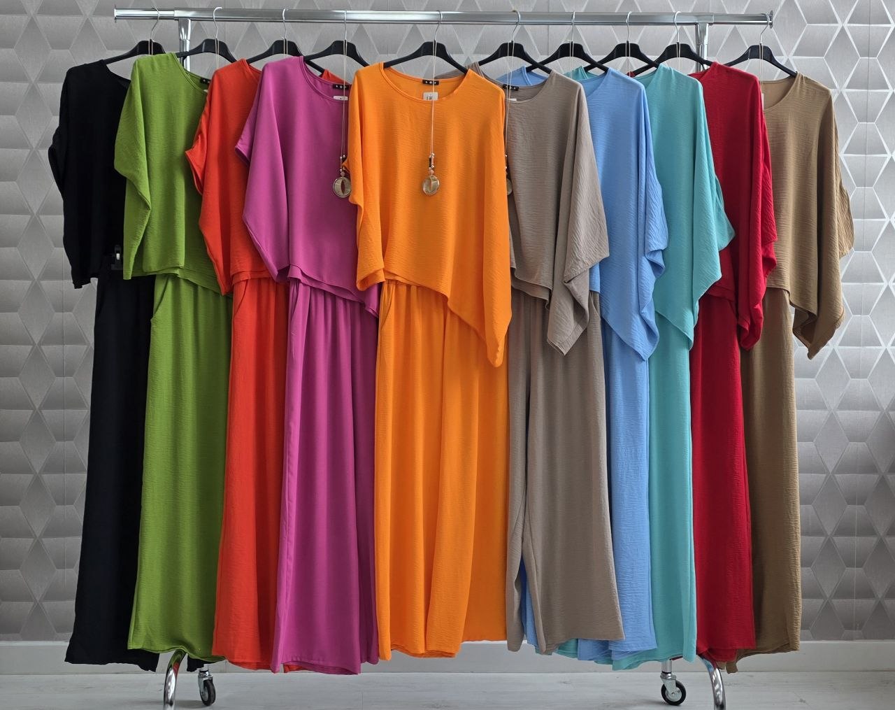 Compleu din poliester cu bluza asimetrica